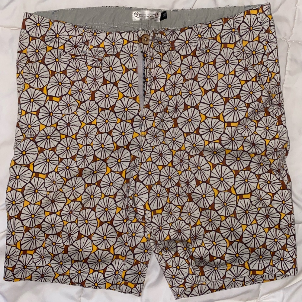 Pattern Bermuda Shorts - Picture 2 of 5